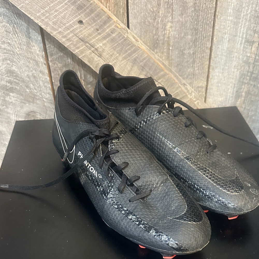 Nike PhantomVSN Men’s Soccer Cleats - Black with Red Studs